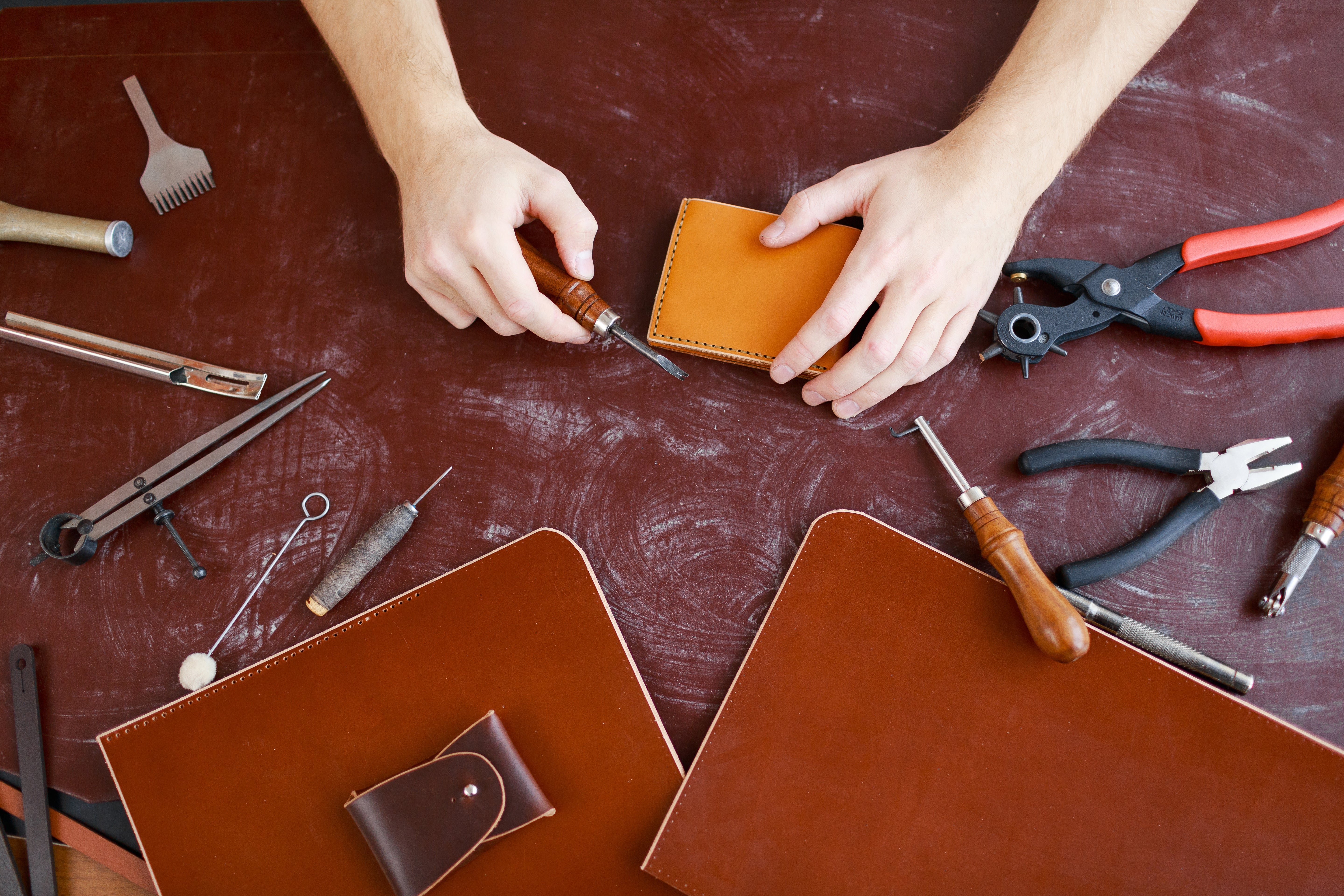 Freshening leather with natural deodorizers